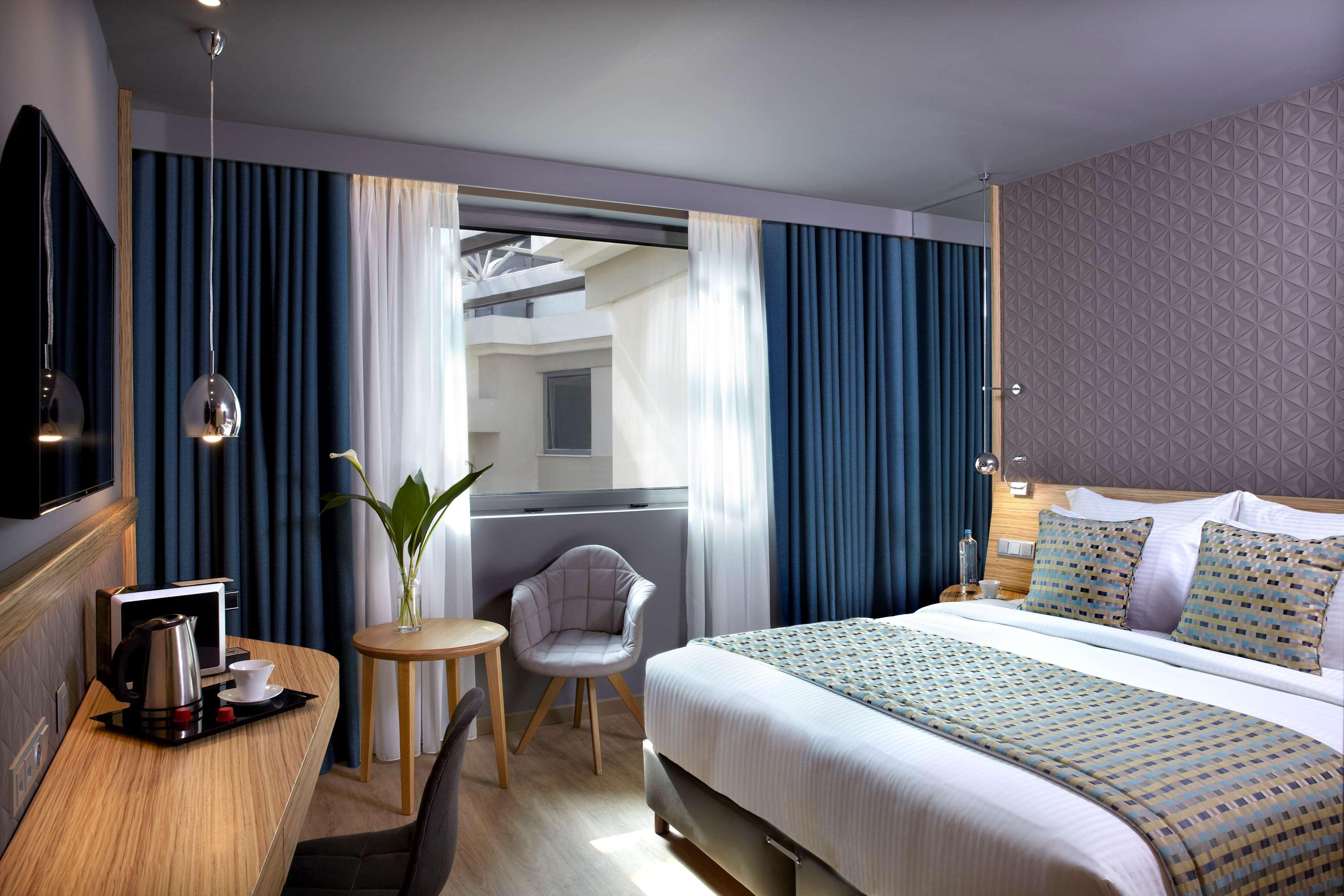 Hotel Wyndham Grand Ateny Zewnętrze zdjęcie A room at the hotel