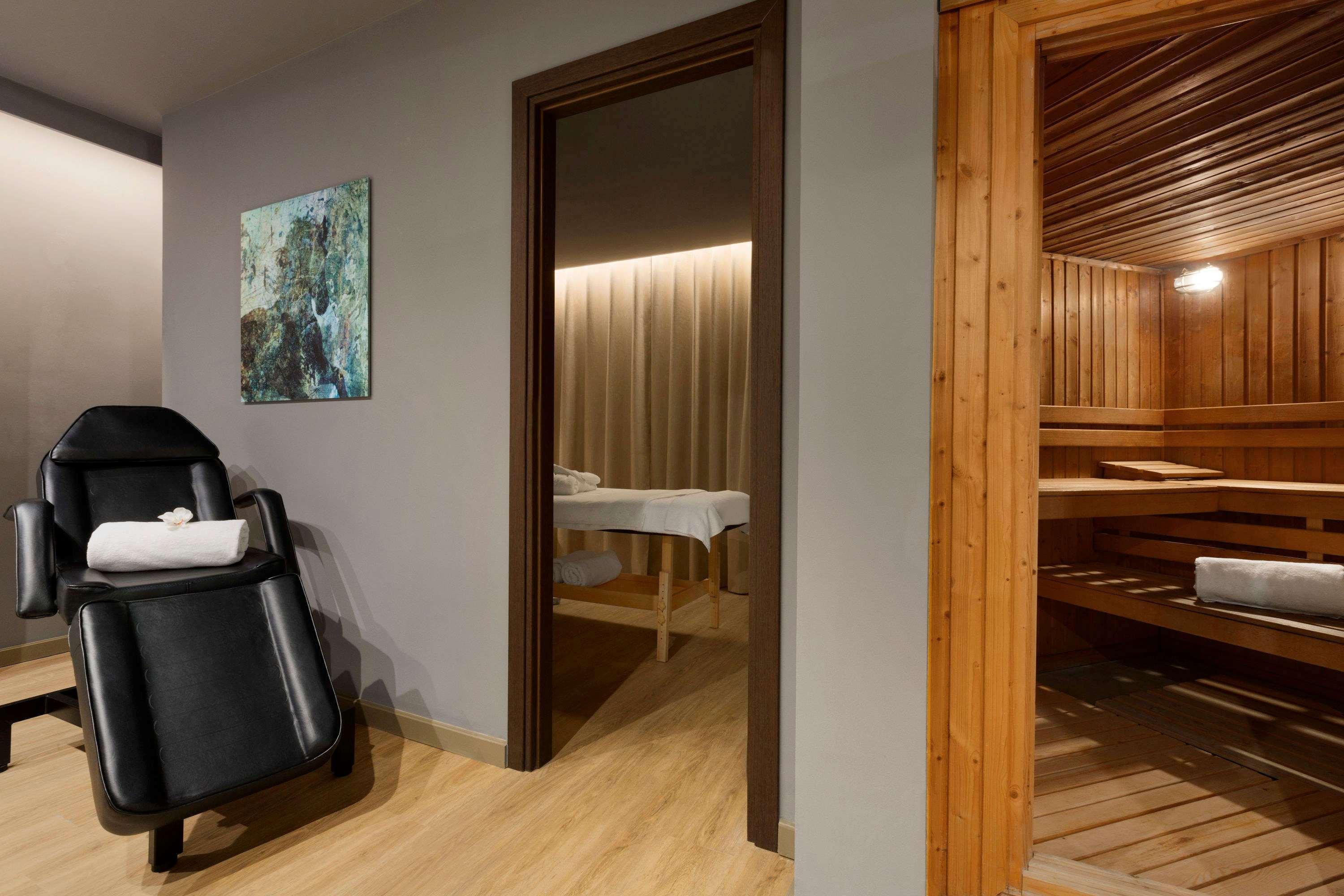 Hotel Wyndham Grand Ateny Zewnętrze zdjęcie Spa facilities at the hotel