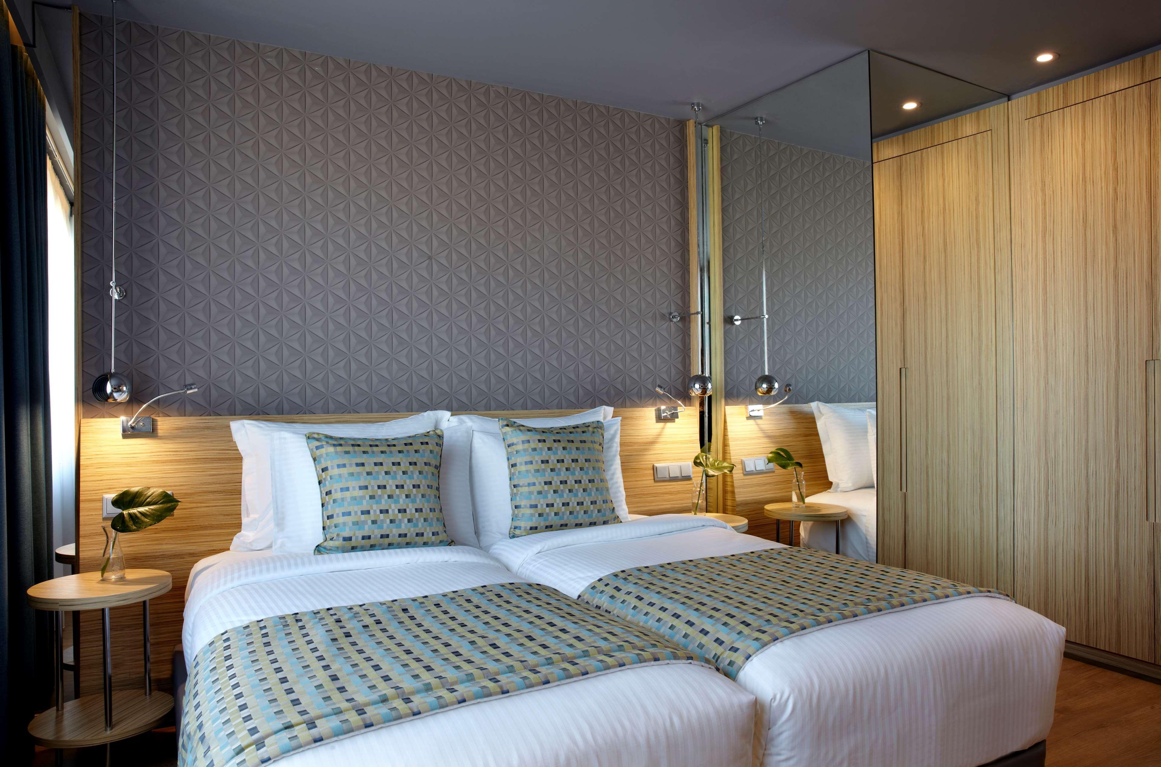 Hotel Wyndham Grand Ateny Zewnętrze zdjęcie A room at the hotel