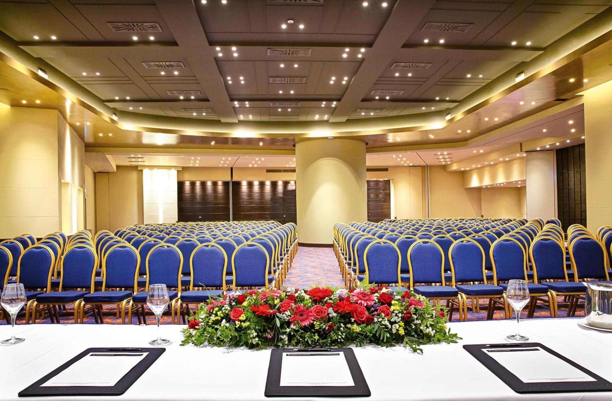 Hotel Wyndham Grand Ateny Zewnętrze zdjęcie The International Centre
